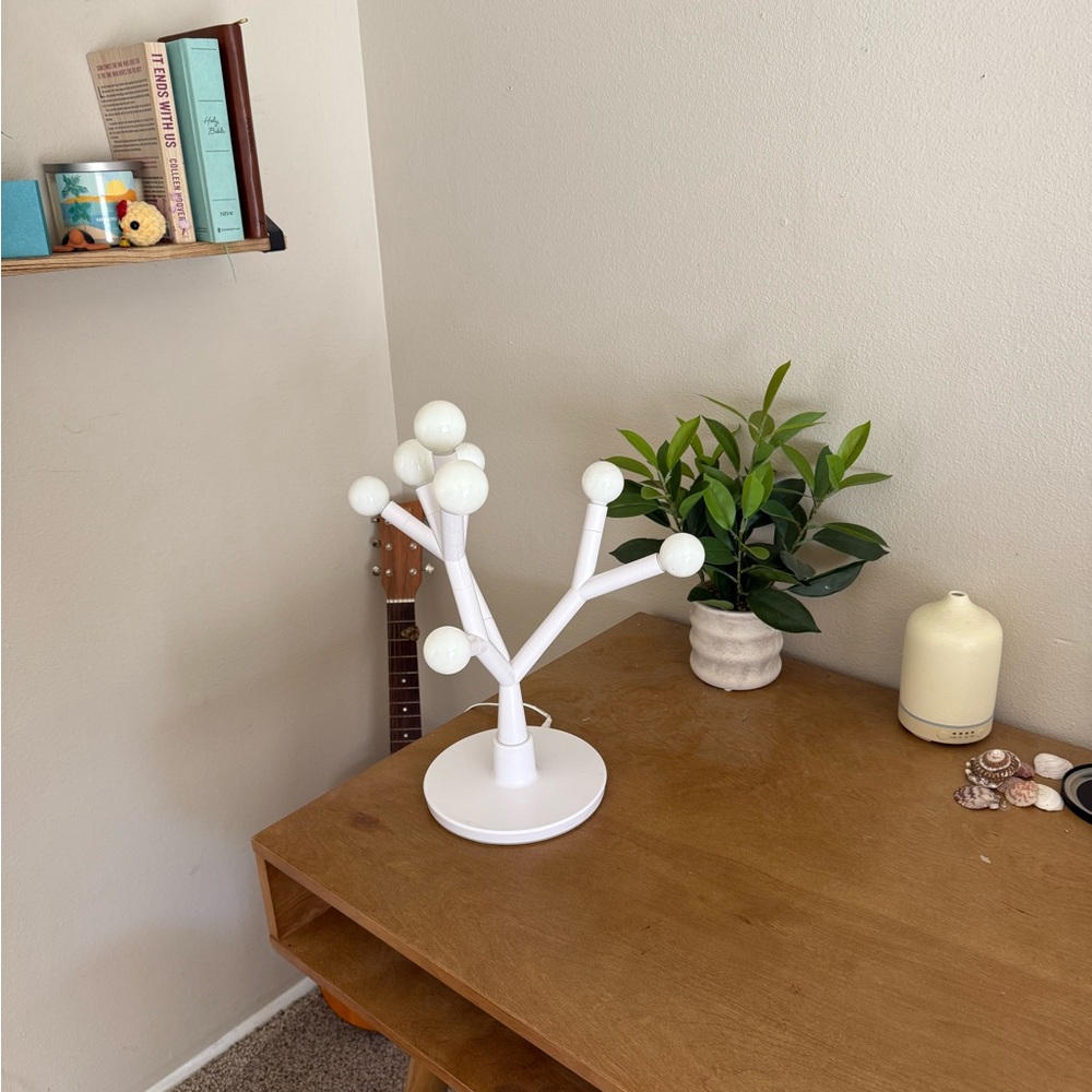 Modern white tree desk lamp